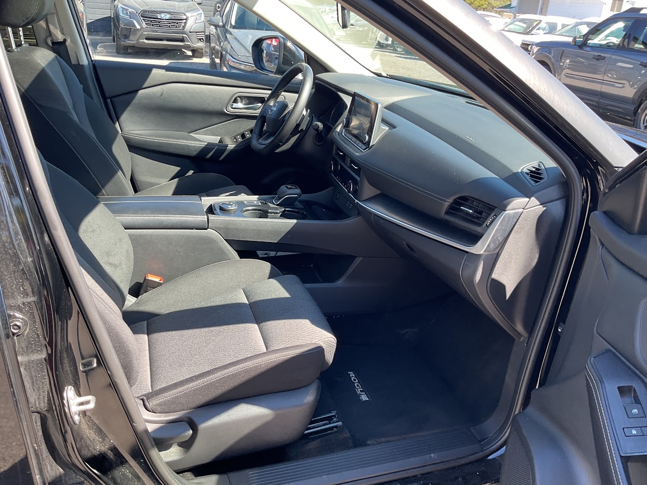 2025 Nissan Rogue — photo 24 of 34