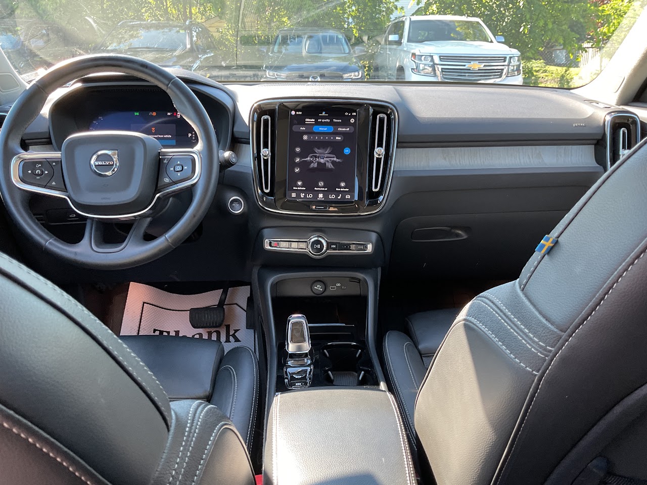 2024 Volvo XC40 — photo 24 of 34