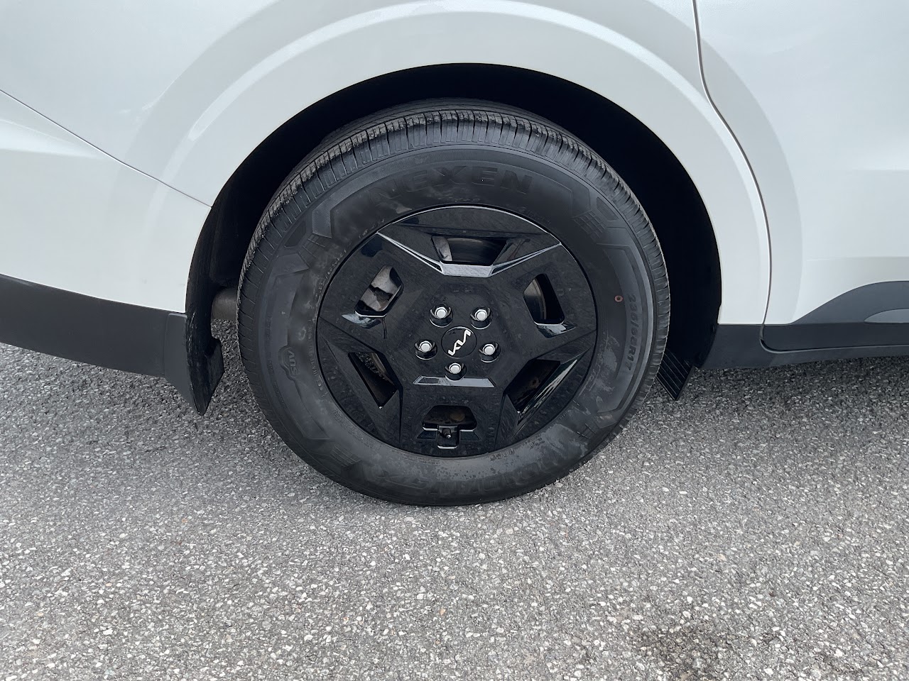 2025 Kia Carnival — photo 13 of 34
