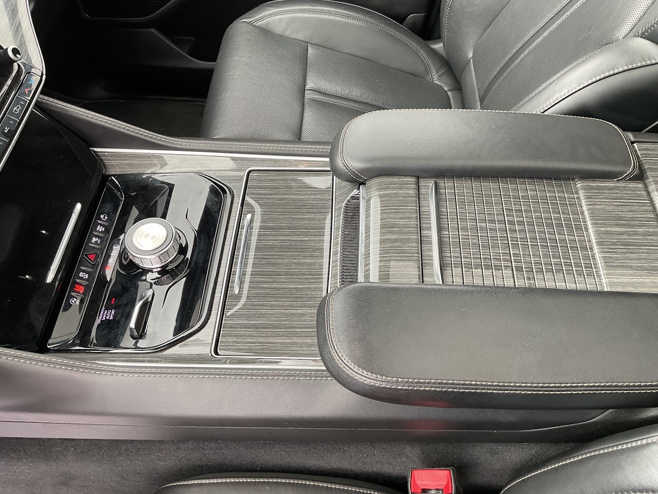 2022 Jeep Wagoneer — photo 29 of 34