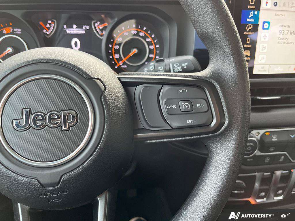 2026 Jeep Wrangler — photo 15 de 24
