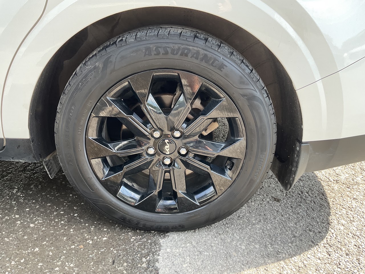 2024 Kia Carnival — photo 12 of 34