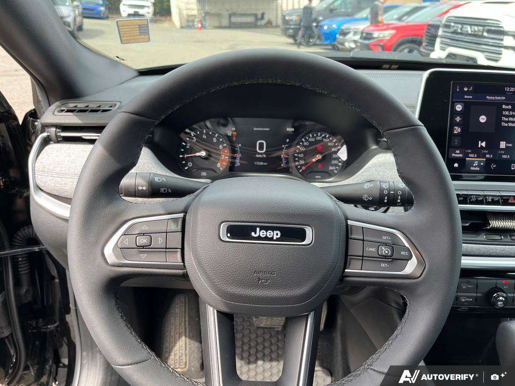 2025 Jeep Compass — photo 14 of 25