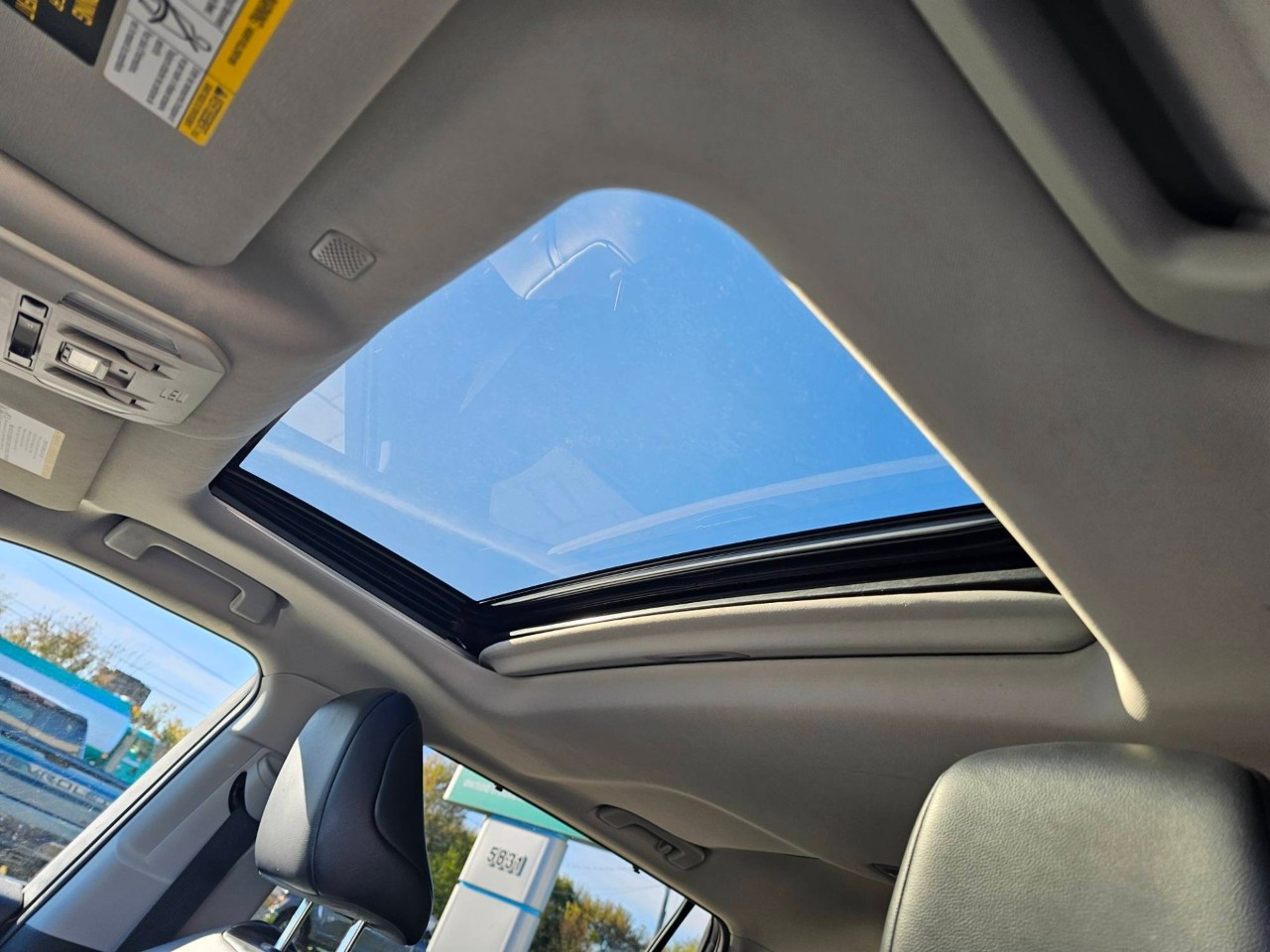 2021 Toyota Highlander — photo 13 of 27