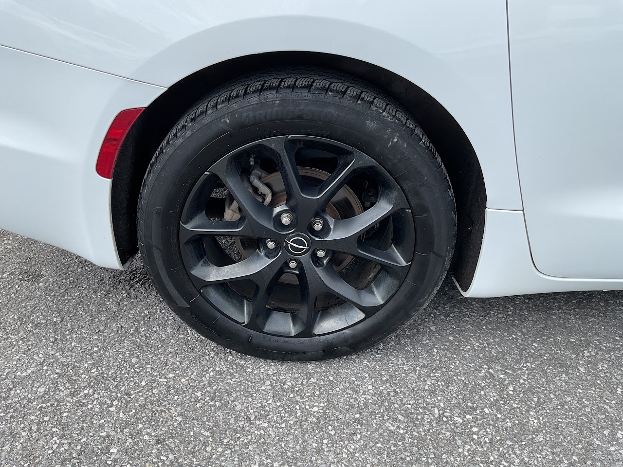 2025 Chrysler Pacifica — photo 13 of 34
