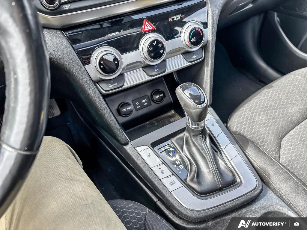 2019 Hyundai Elantra — photo 18 of 25