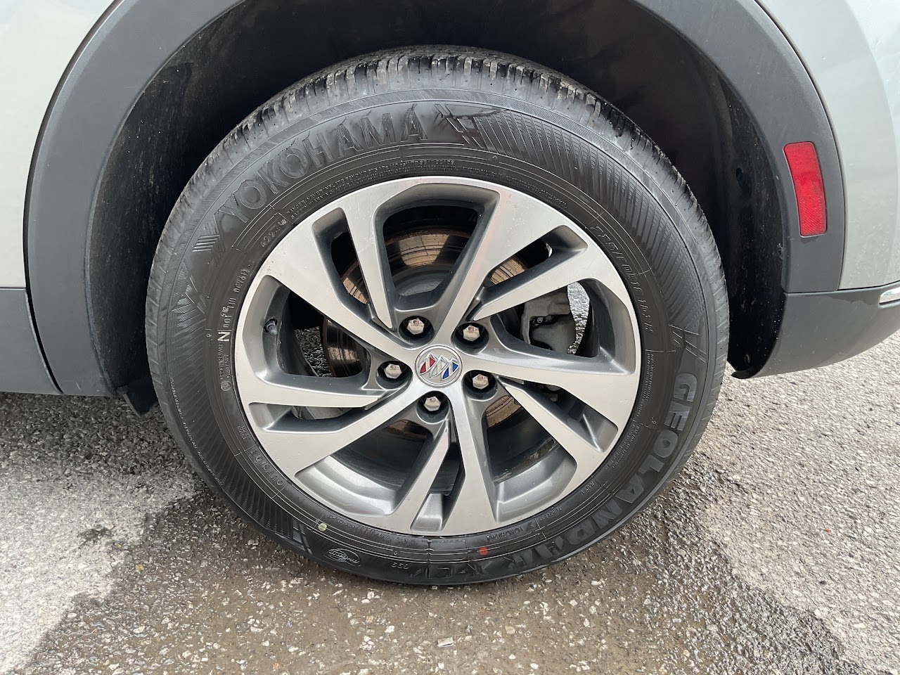 2023 Buick Envision — photo 10 of 34