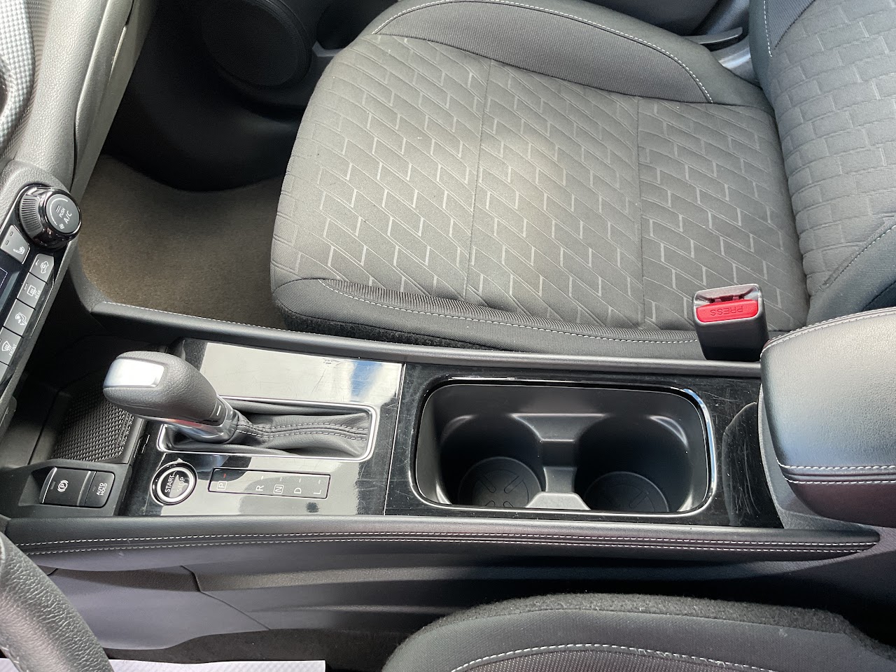 2025 Nissan Kicks Play — photo 31 of 34
