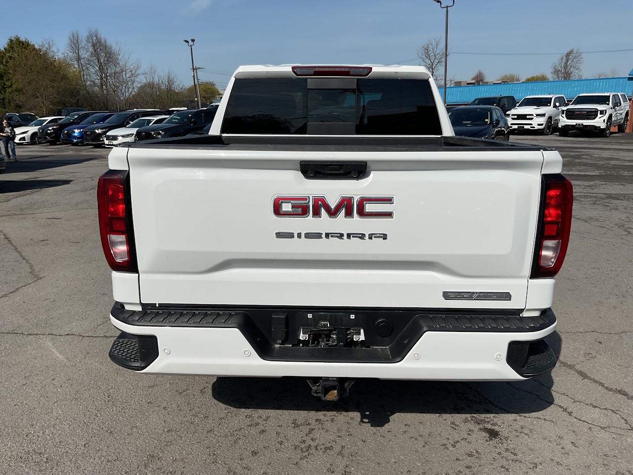 2024 GMC Sierra — photo 9 of 32