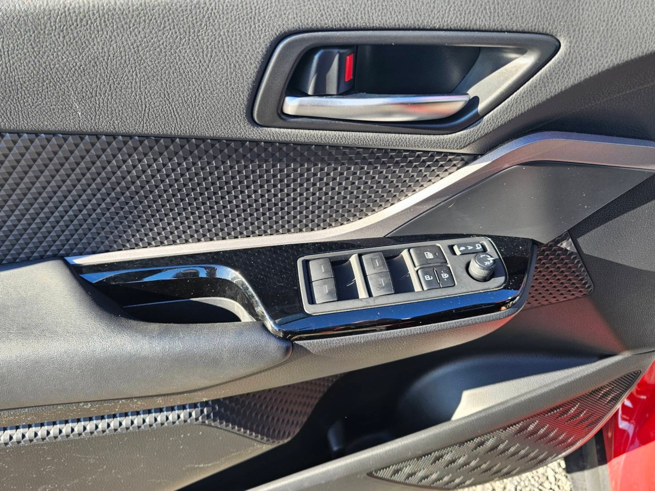 2021 Toyota C-HR — photo 16 of 22
