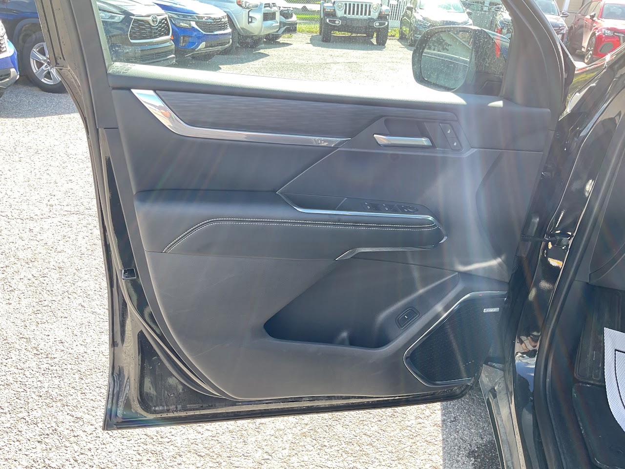 2025 GMC Acadia — photo 19 of 34