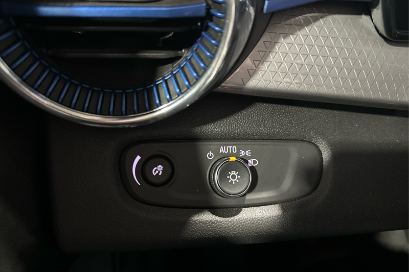 2025 Chevrolet Trax — photo 15 of 33