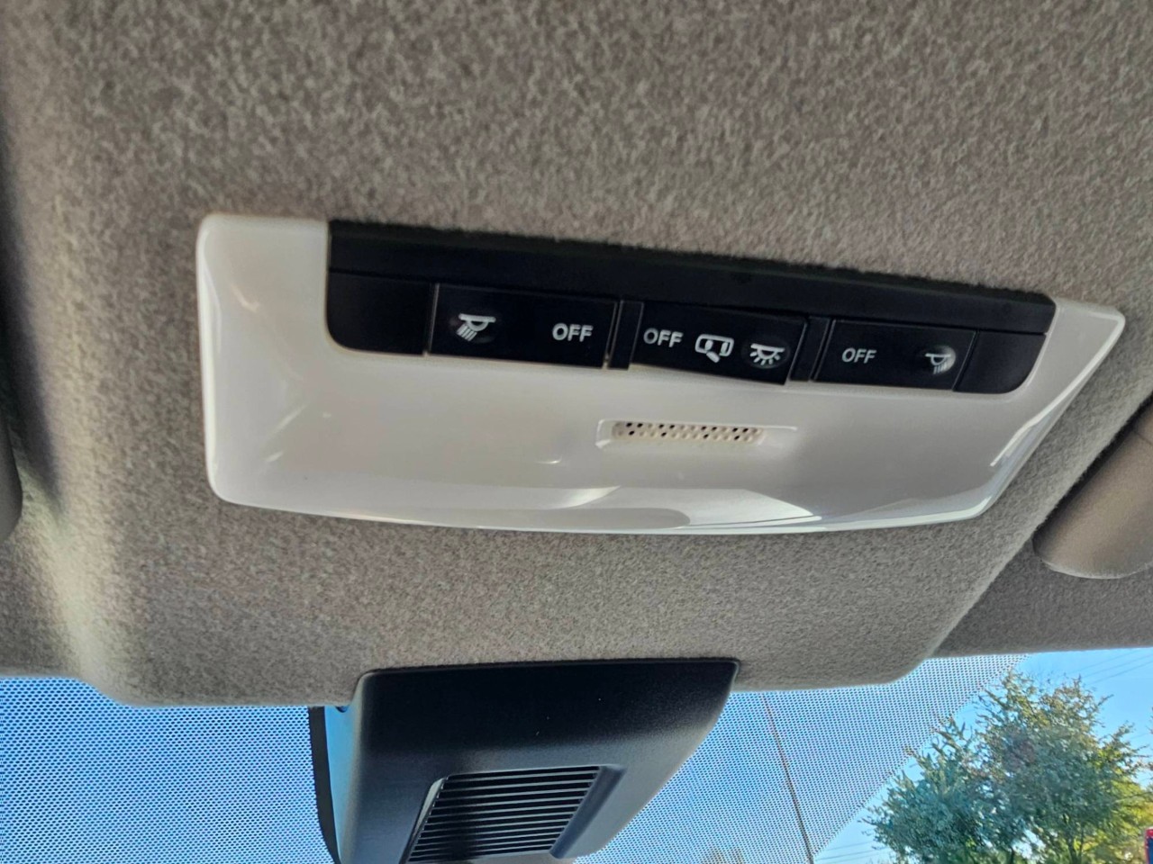 2025 Nissan Kicks Play — photo 18 of 25