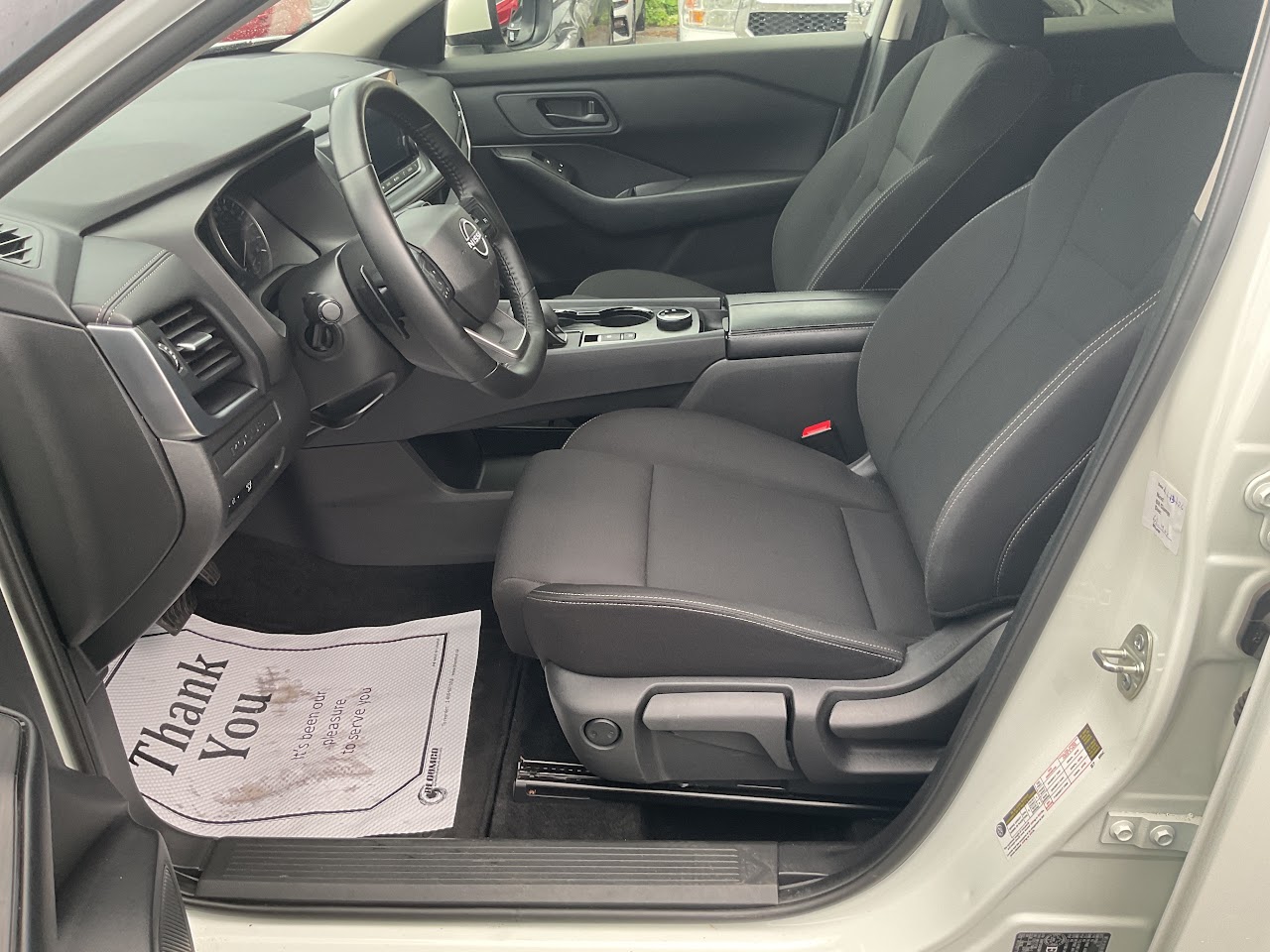 2025 Nissan Rogue — photo 20 of 34