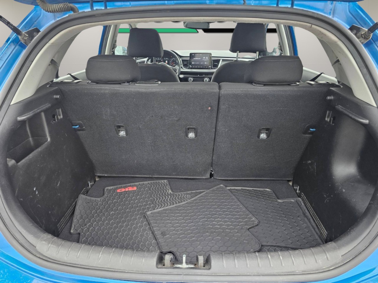 2023 Kia Rio 5-door — photo 15 of 18