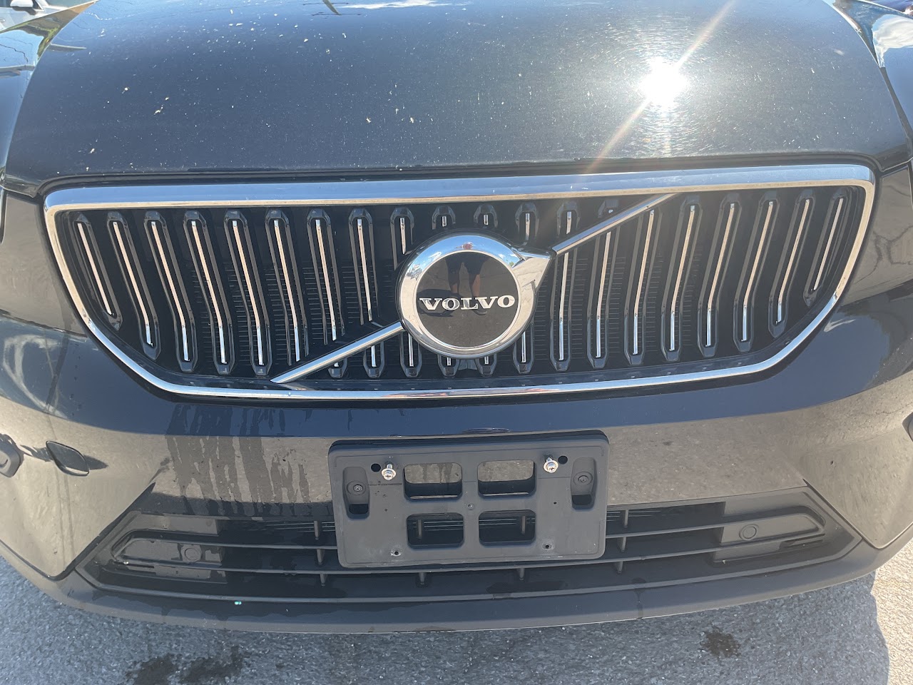 2024 Volvo XC40 — photo 19 of 36