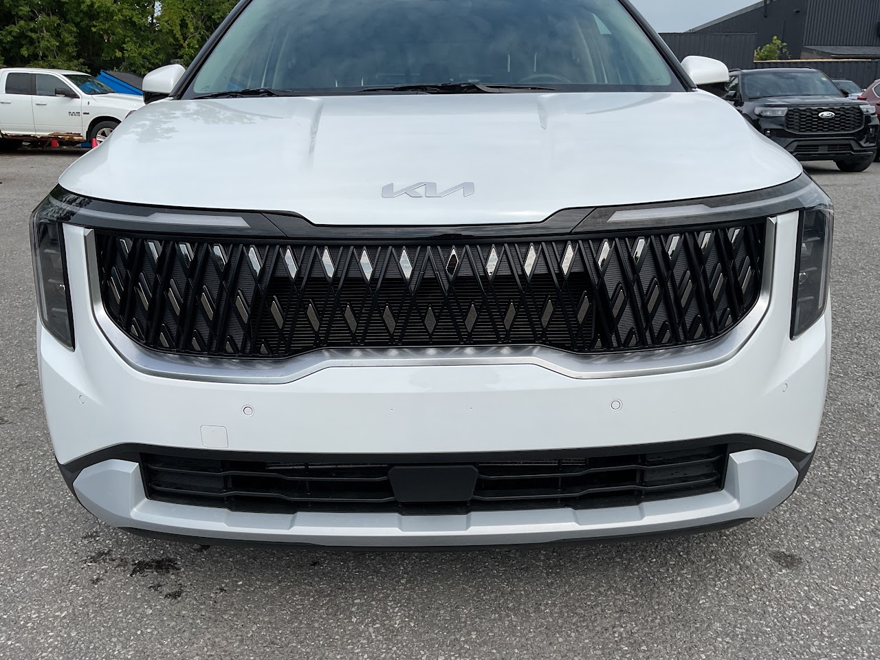 2025 Kia Carnival — photo 18 of 34