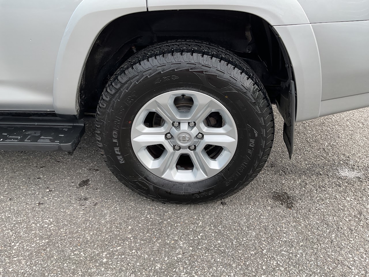 2024 Toyota 4RUNNER — photo 11 of 34