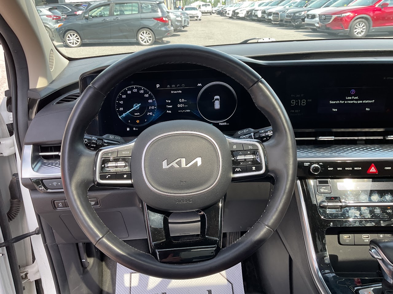 2024 Kia Carnival — photo 23 of 34