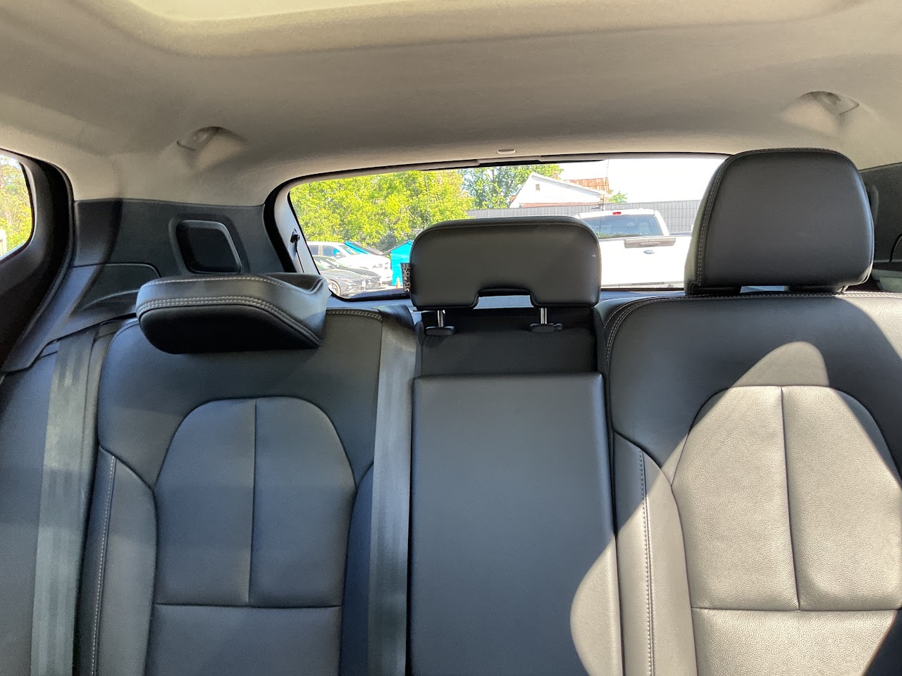 2024 Volvo XC40 — photo 25 of 34
