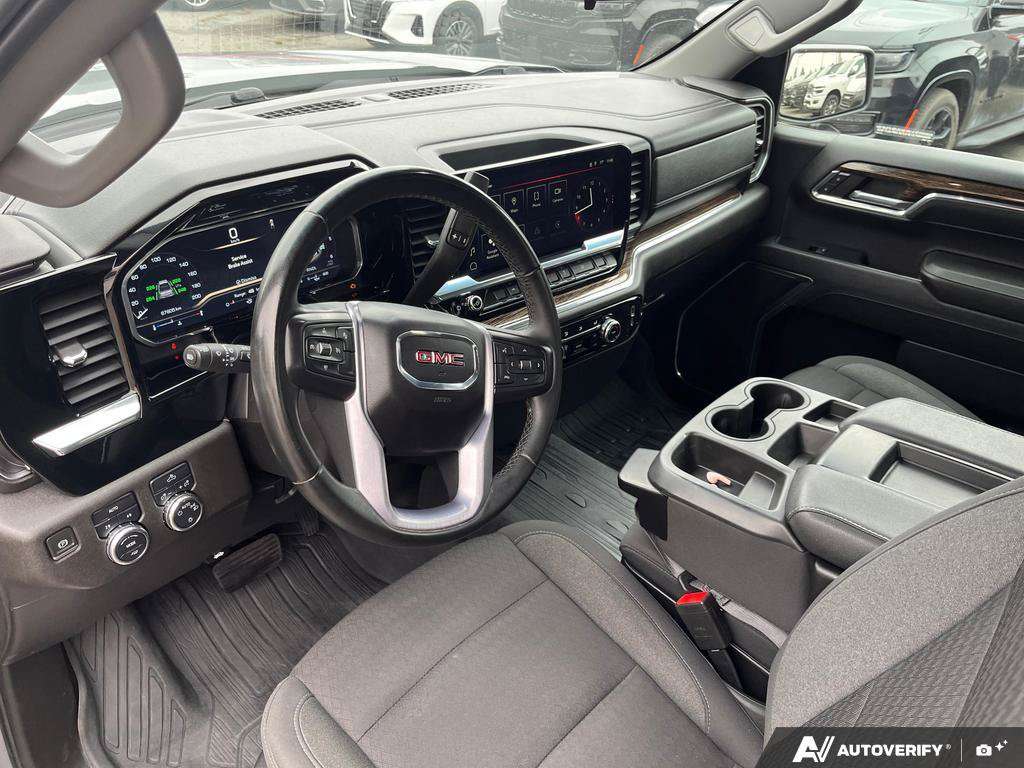 2023 GMC Sierra 1500 — photo 13 of 25