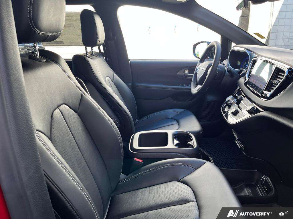 2026 Chrysler Grand Caravan — photo 22 of 25