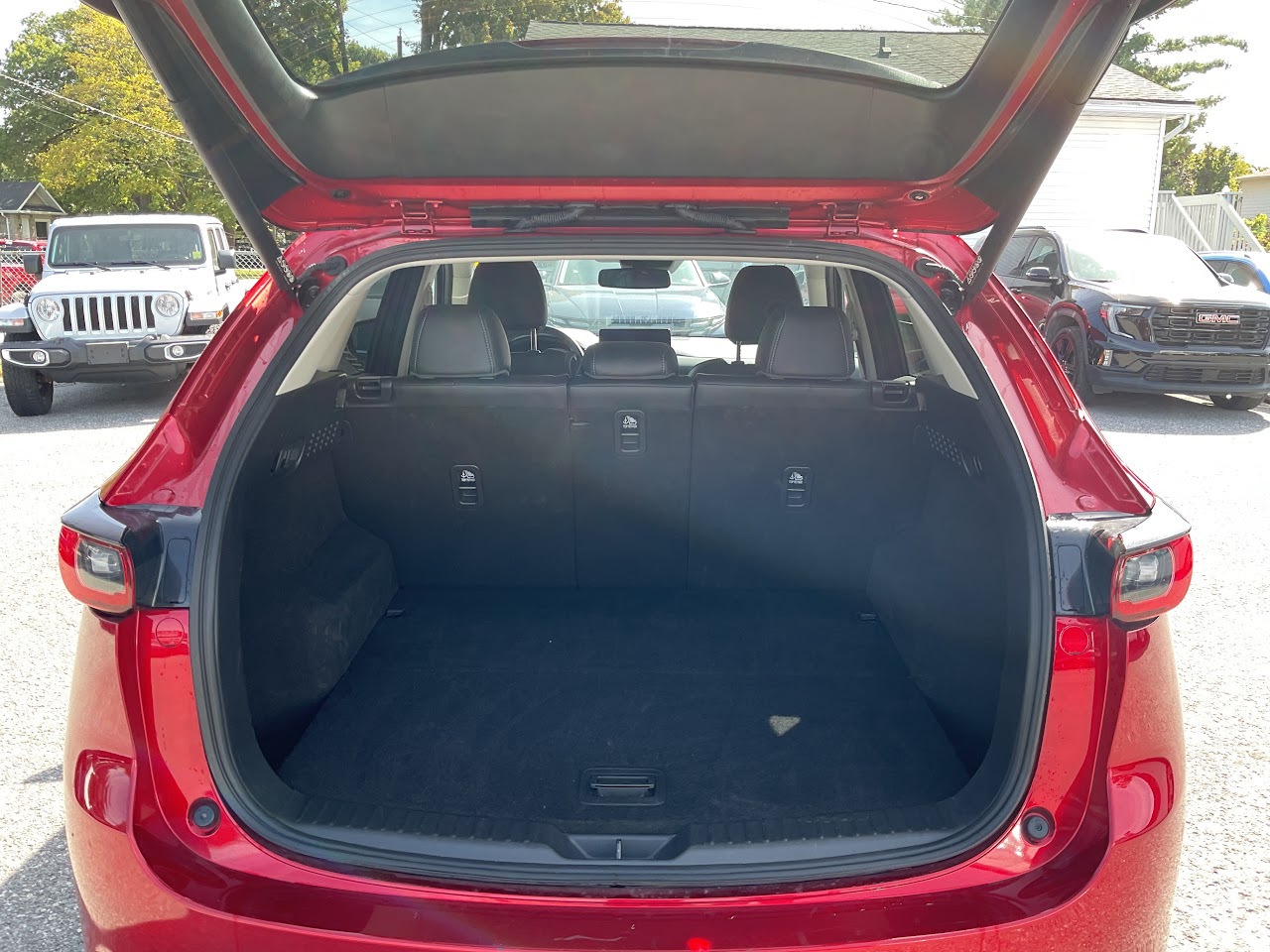 2025 Mazda CX-5 — photo 25 of 34