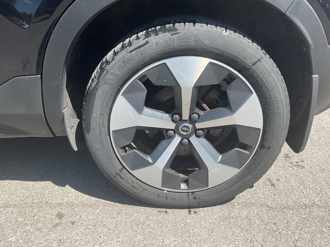 2024 Volvo XC40 — photo 12 of 36