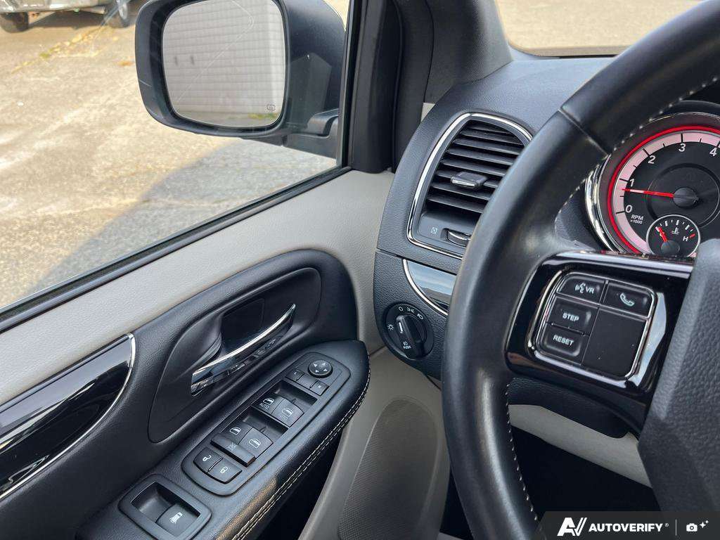 2019 Dodge Grand Caravan Passenger Van — photo 17 of 25