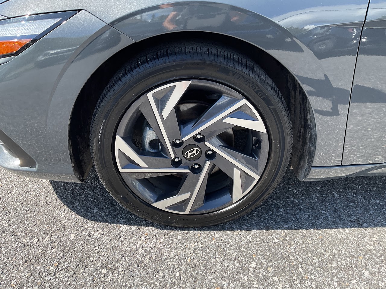 2026 Hyundai Elantra — photo 10 of 34