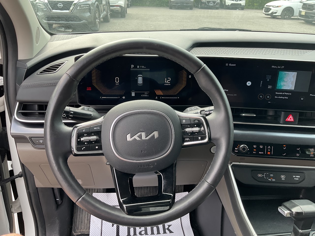 2025 Kia Carnival — photo 24 of 34