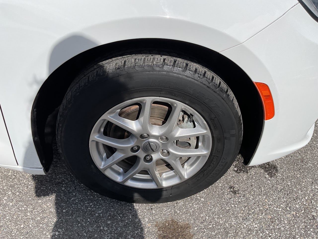 2024 Chrysler Pacifica — photo 19 of 34