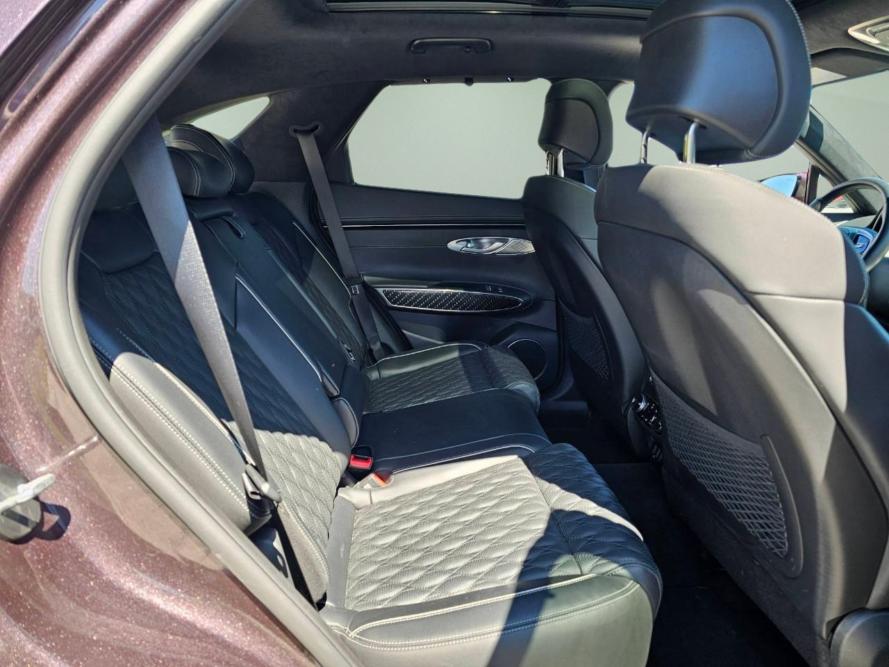 2022 Genesis GV70 — photo 8 of 19