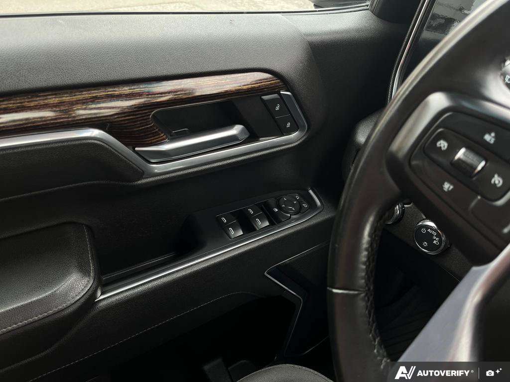 2023 GMC Sierra 1500 — photo 17 of 25