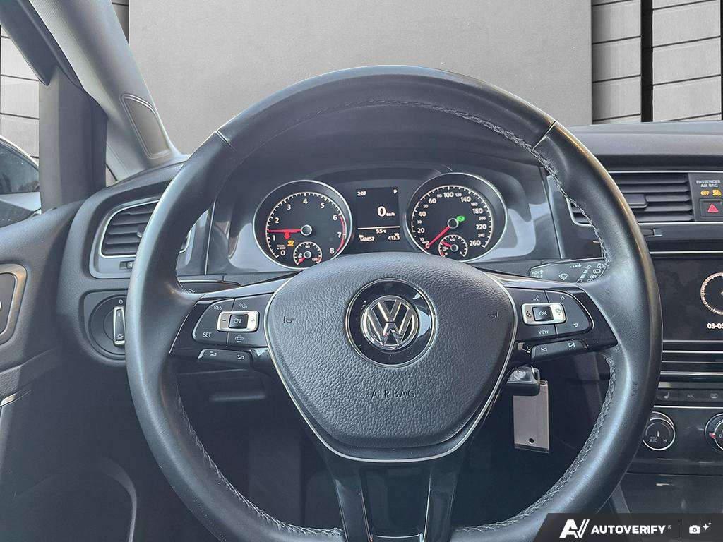 2019 Volkswagen Golf SportWagen — photo 12 of 25