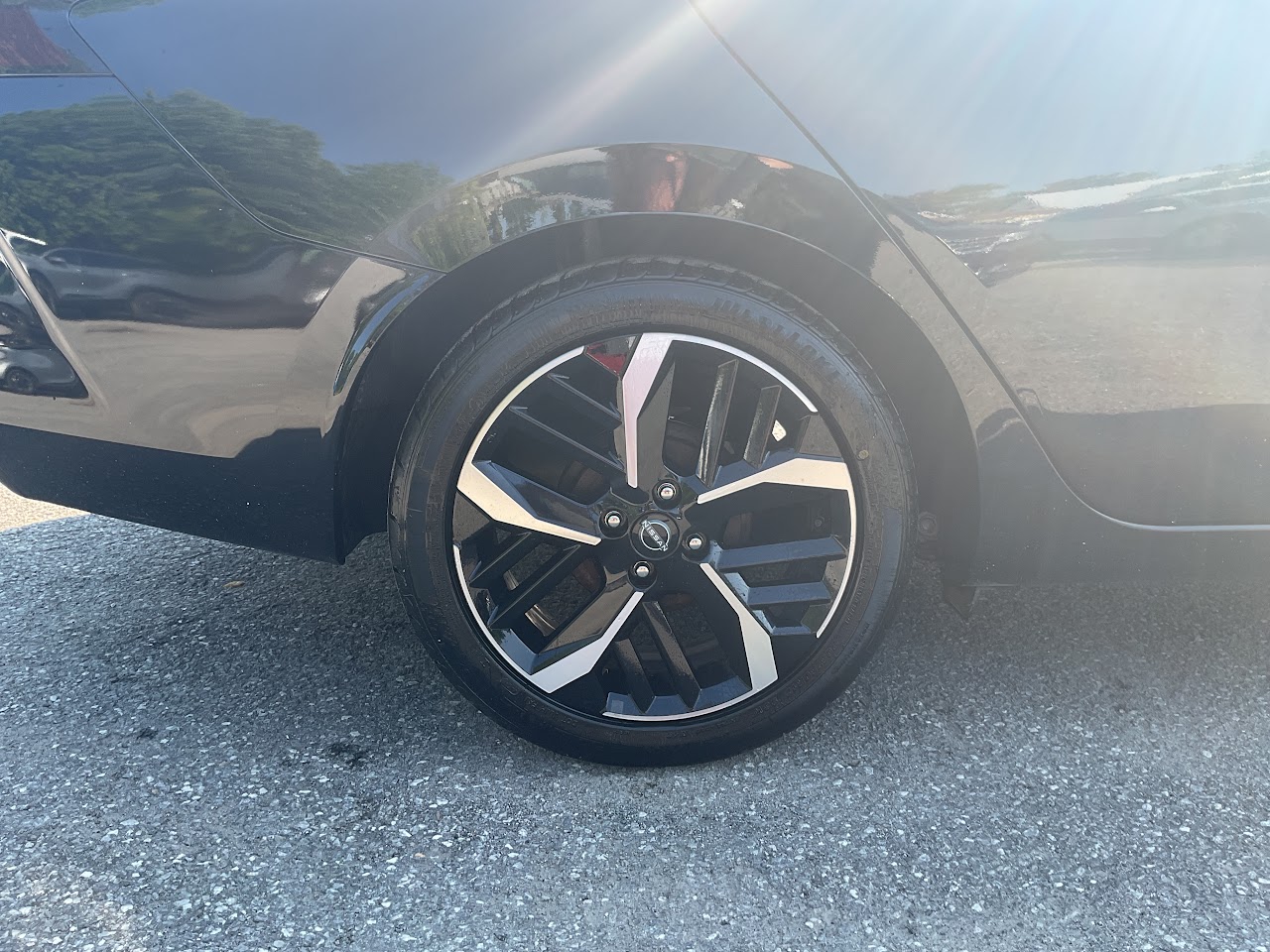 2023 Nissan Versa — photo 15 of 34