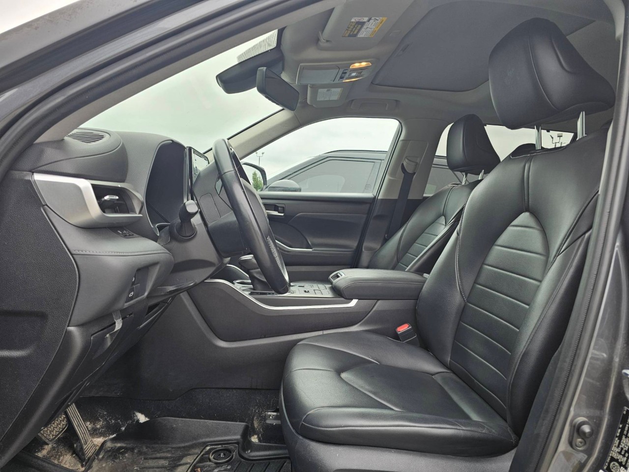 2021 Toyota Highlander — photo 11 of 27
