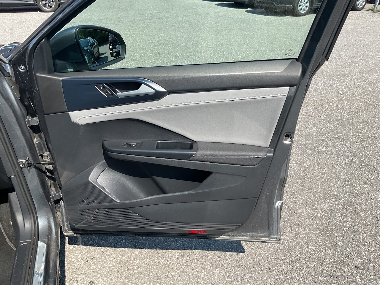 2024 Volkswagen Taos — photo 31 of 34