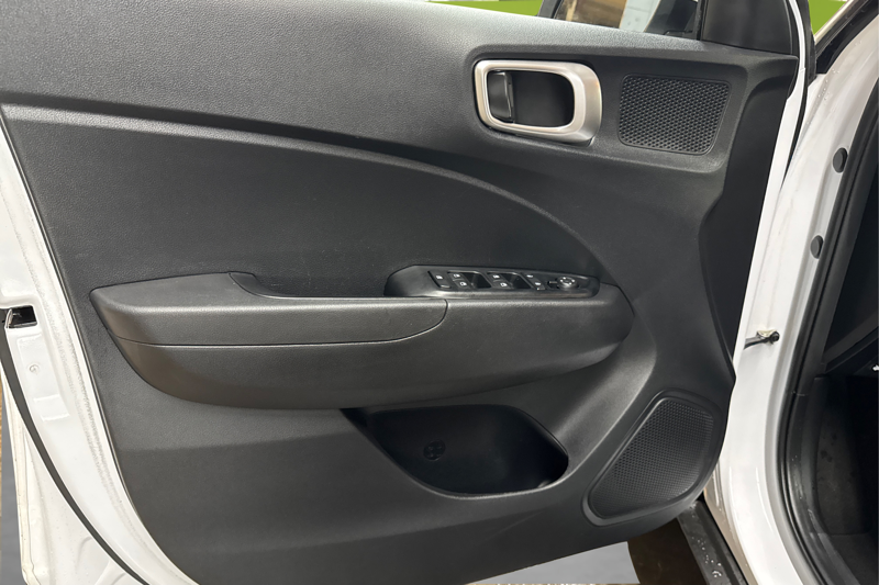 2025 Hyundai Venue — photo 19 of 34