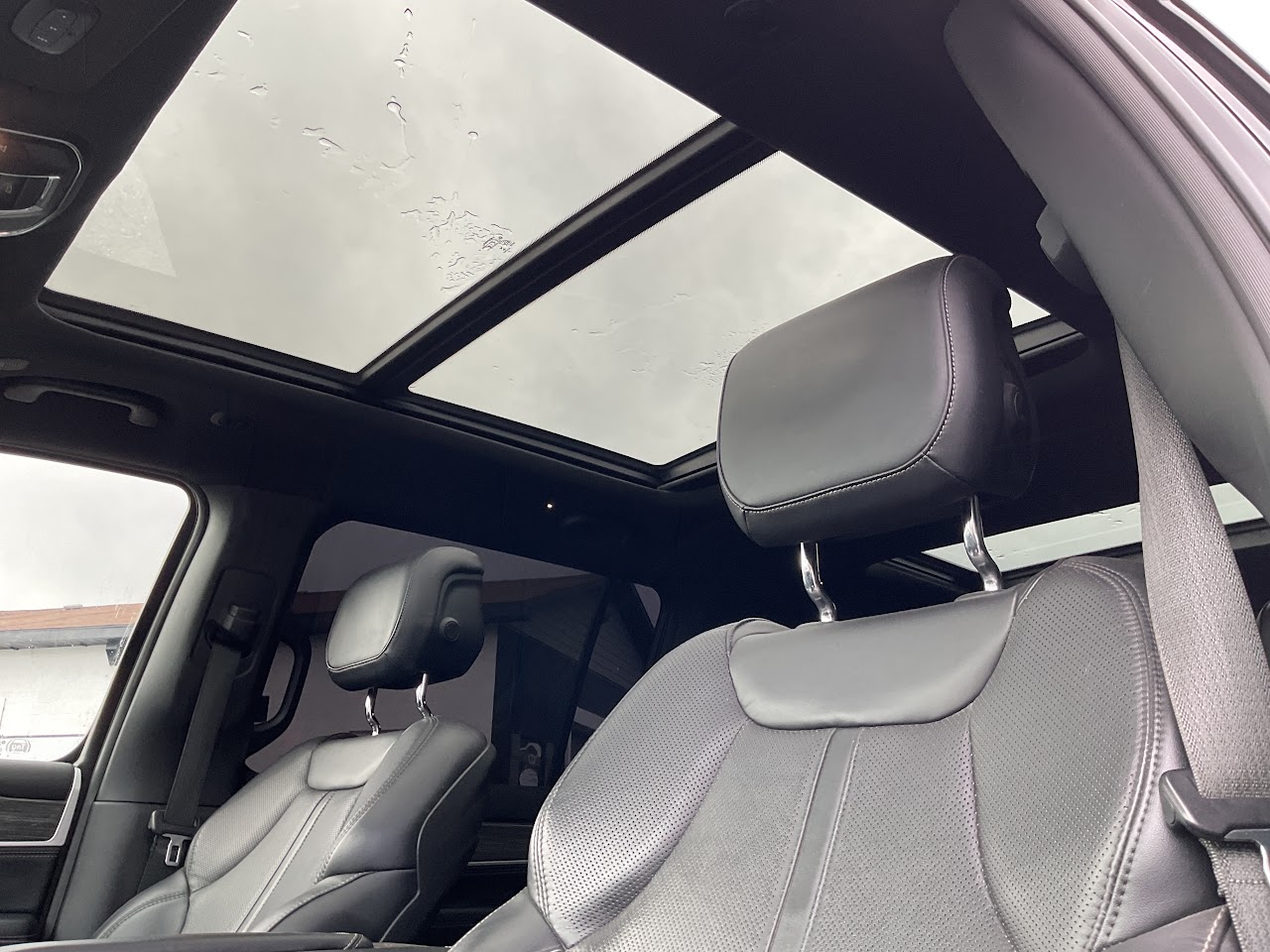 2022 Jeep Wagoneer — photo 32 of 34