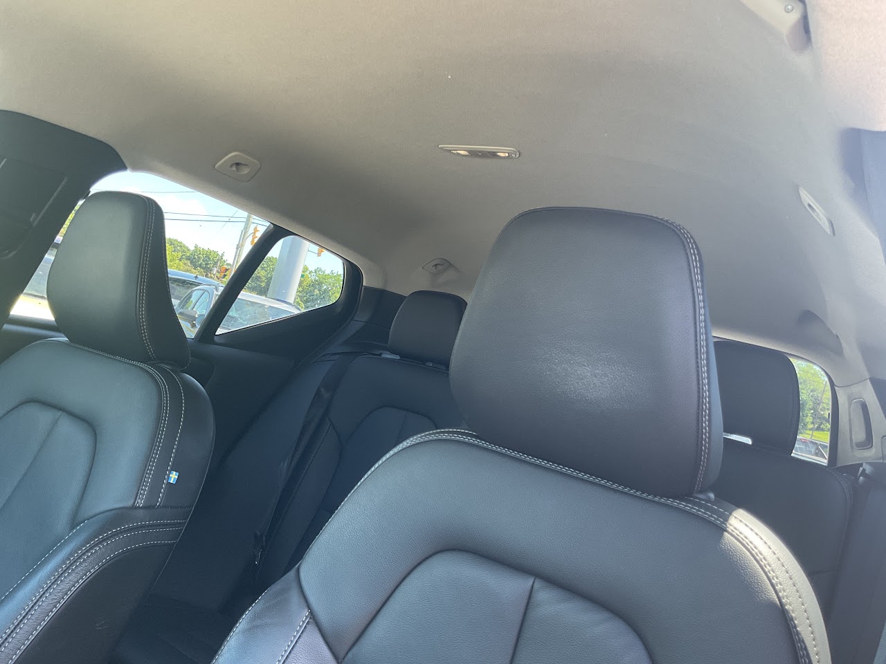 2024 Volvo XC40 — photo 34 of 36