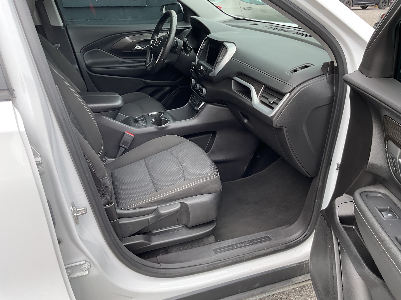 2024 GMC Terrain — photo 21 of 34