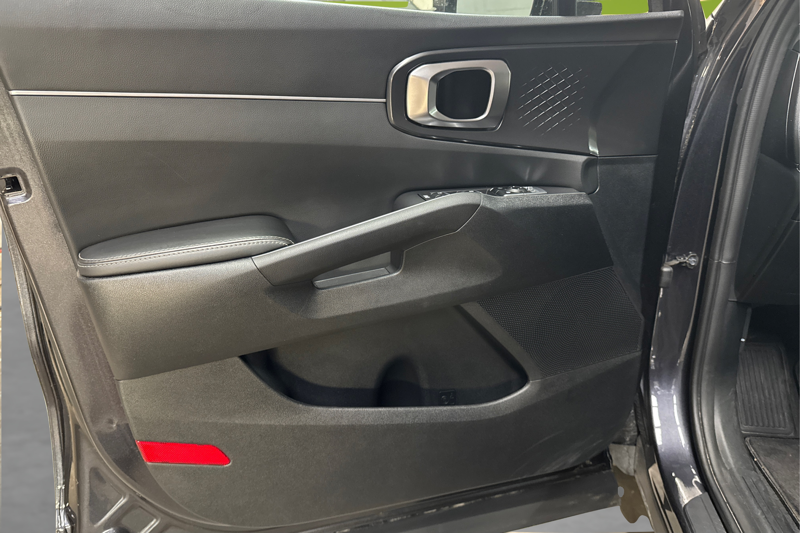 2025 Kia Sorento — photo 19 of 33