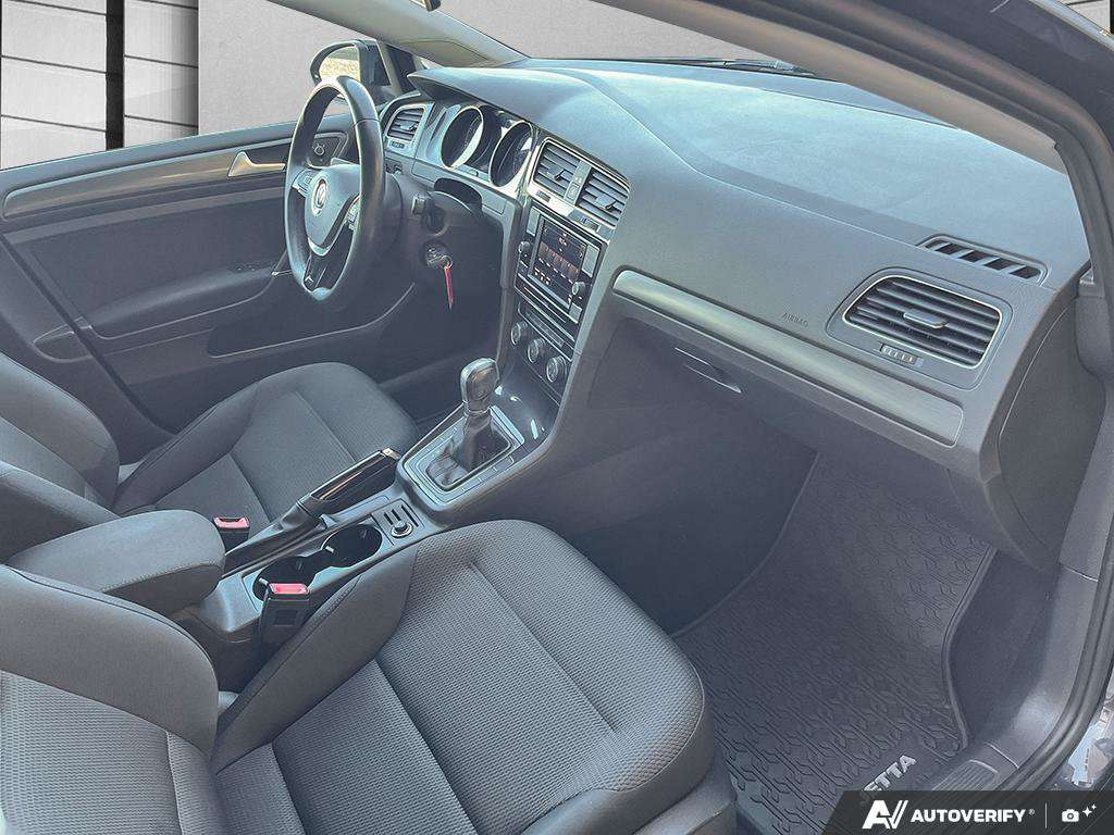 2019 Volkswagen Golf SportWagen — photo 22 of 25