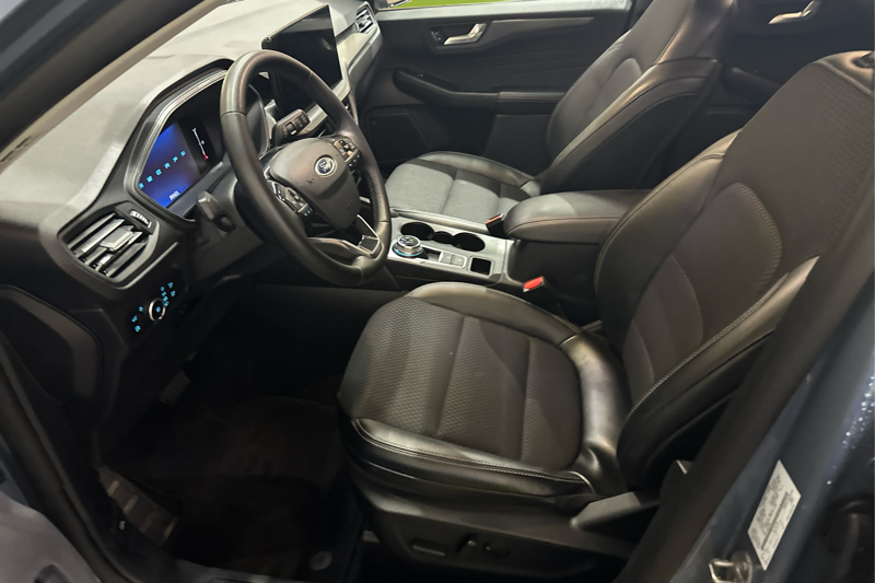 2025 Ford Escape Plug-in Hybrid — photo 11 of 28