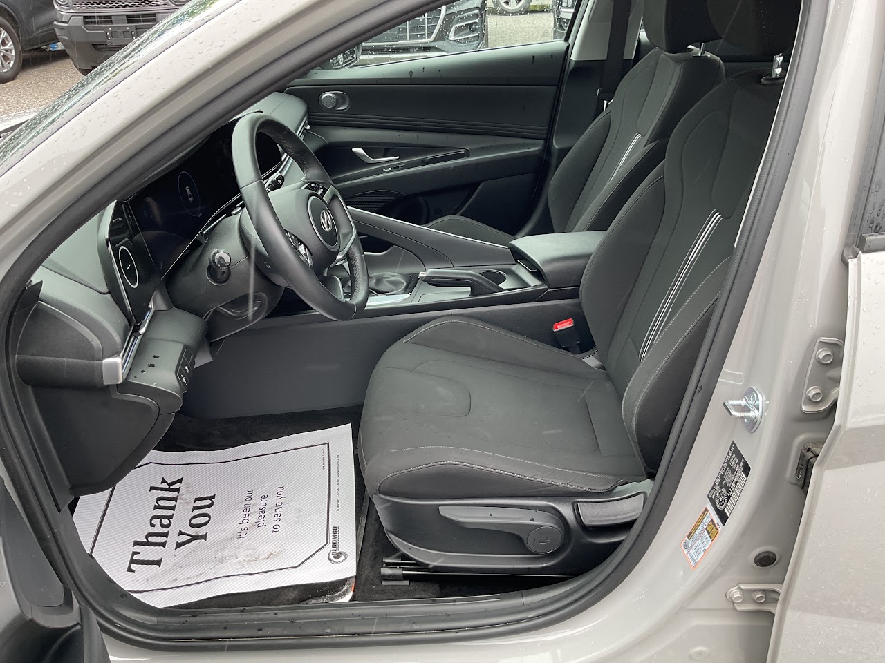 2025 Hyundai Elantra — photo 20 of 34