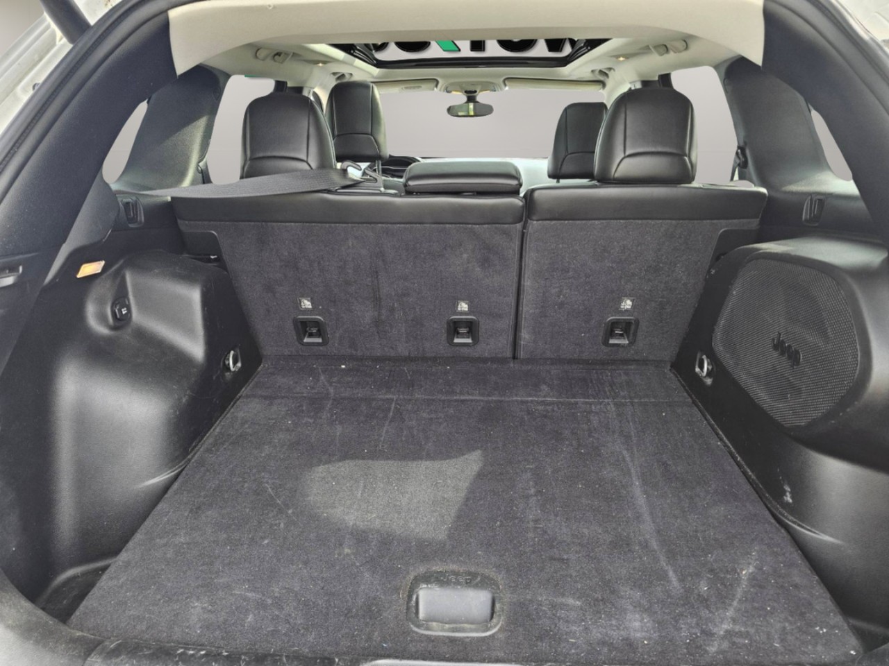 2021 Jeep Cherokee — photo 19 of 22