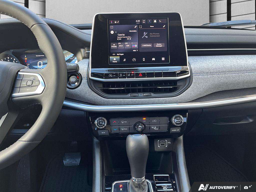 2025 Jeep Compass — photo 19 of 25