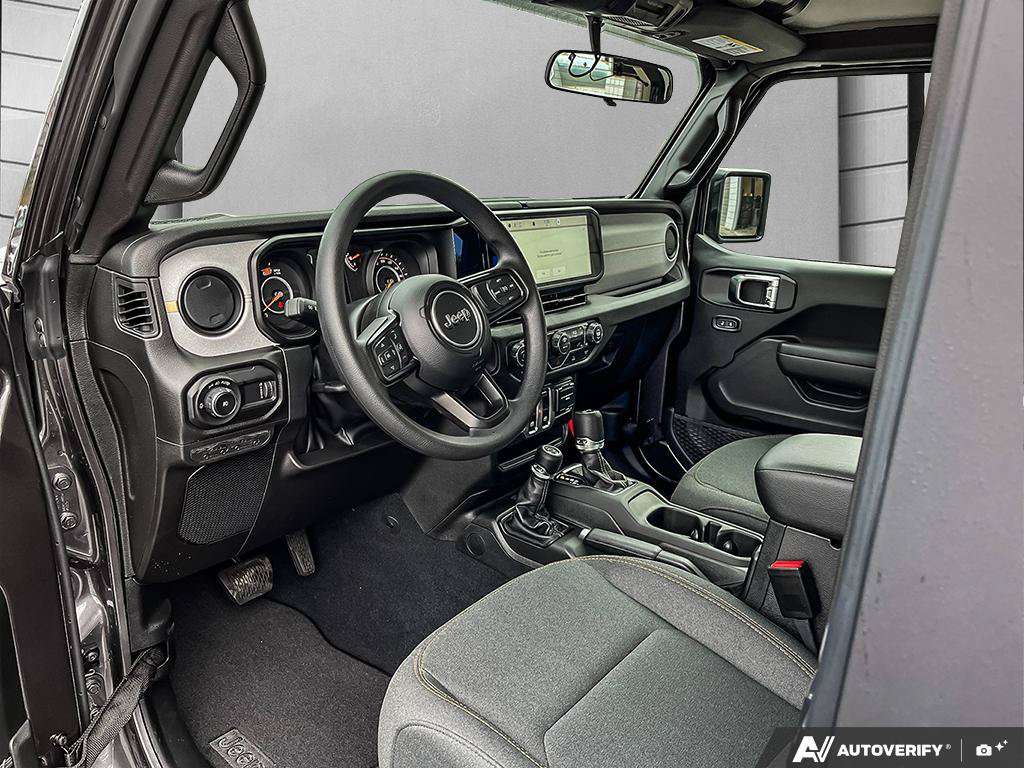 2026 Jeep Wrangler — photo 12 de 24