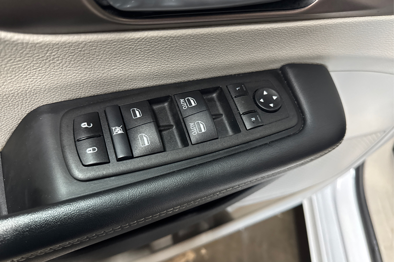 2024 Chrysler Grand Caravan — photo 31 of 34